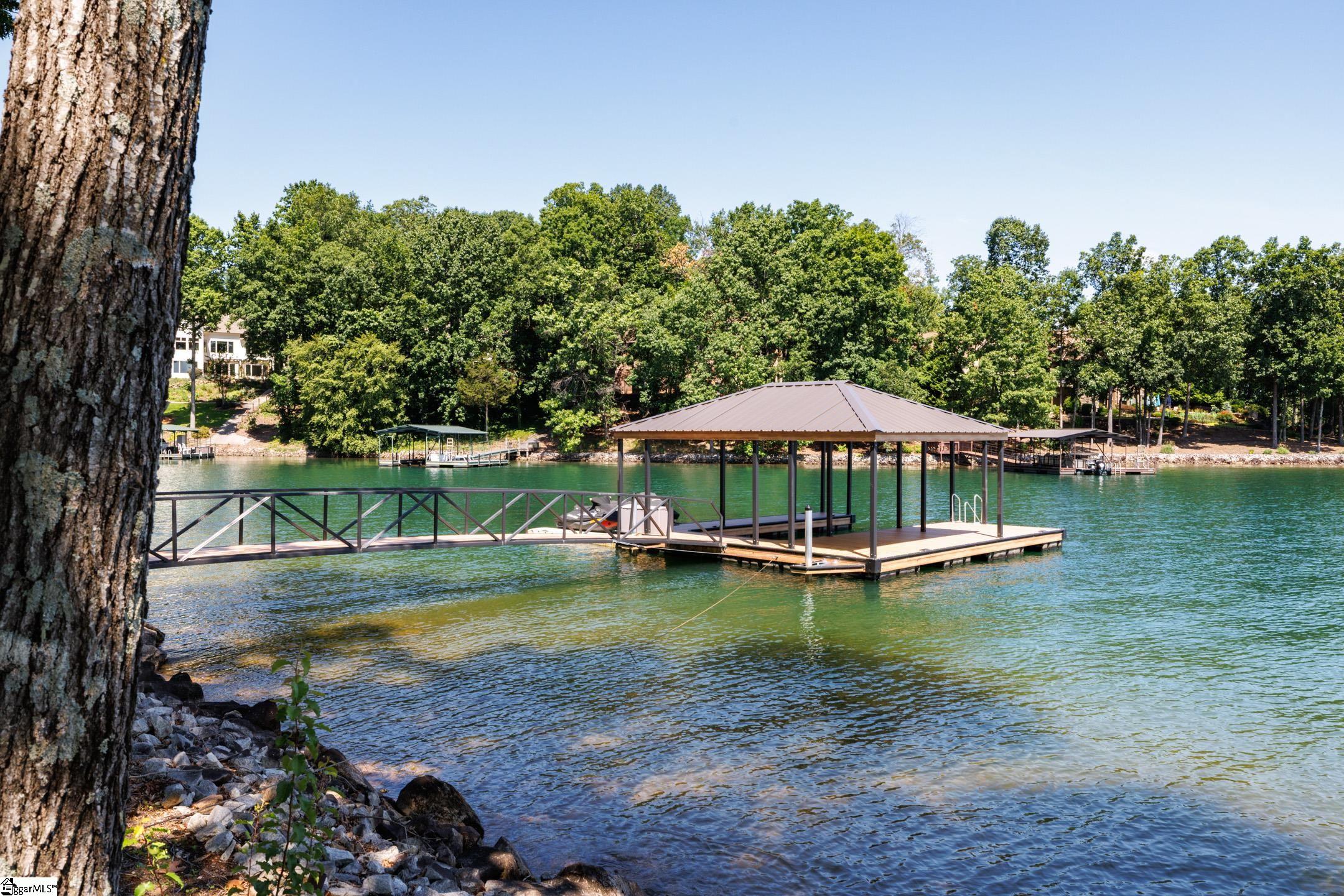 Seneca, South Carolina 29672, United States, 4 Bedrooms Bedrooms, ,4 BathroomsBathrooms,Residential,Contingent,161450