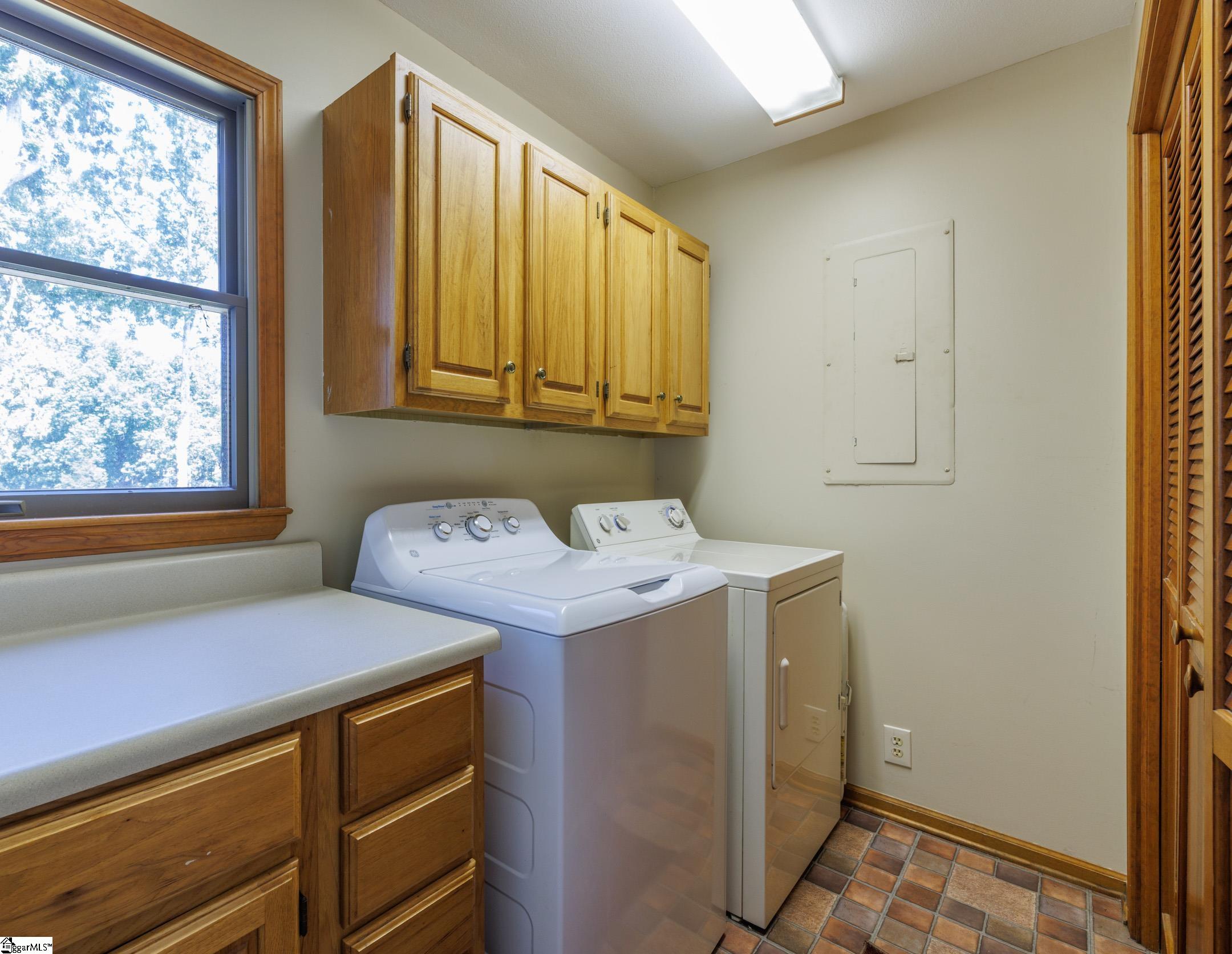 Seneca, South Carolina 29672, United States, 4 Bedrooms Bedrooms, ,4 BathroomsBathrooms,Residential,Contingent,161450