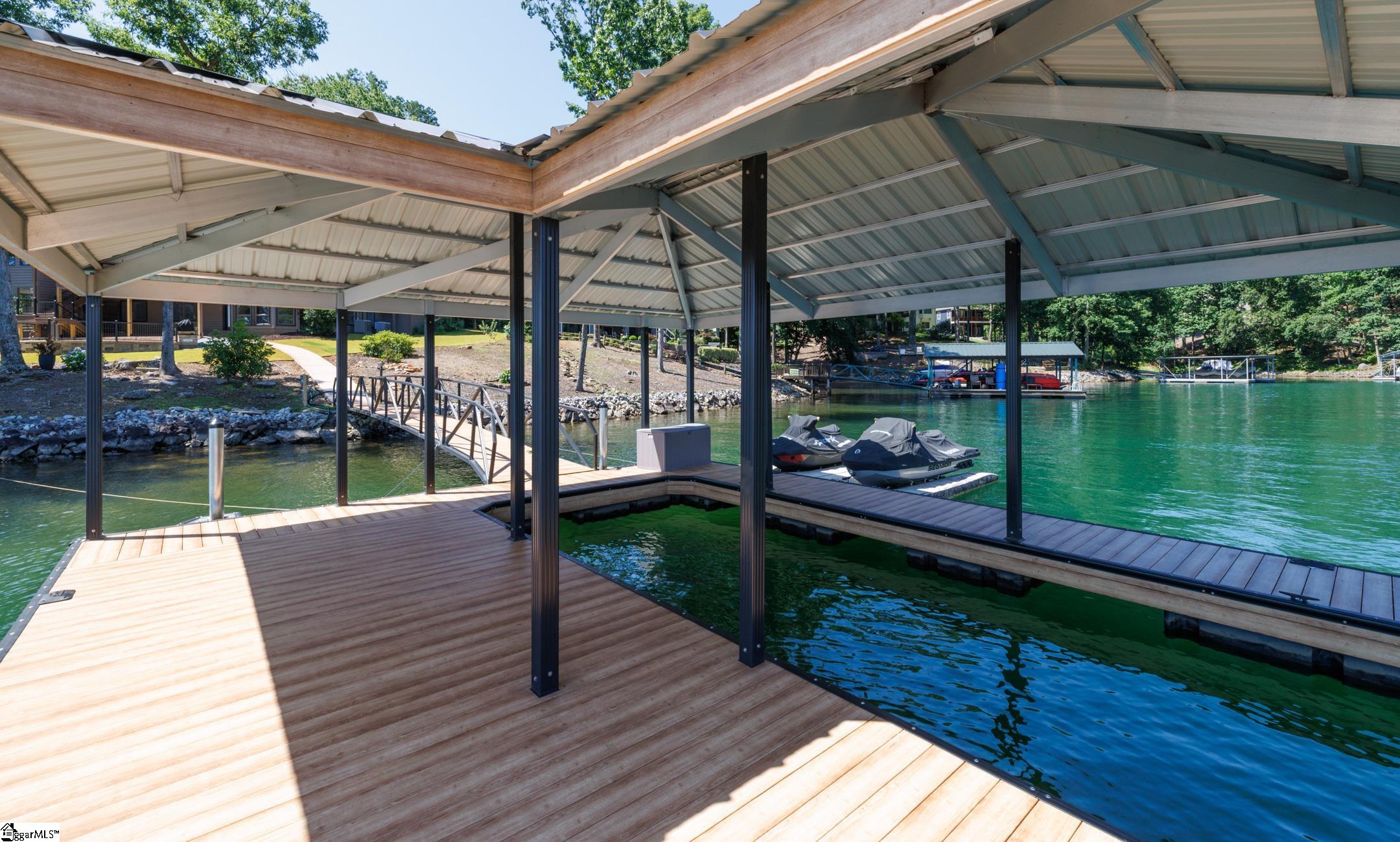 Seneca, South Carolina 29672, United States, 4 Bedrooms Bedrooms, ,4 BathroomsBathrooms,Residential,Contingent,161450