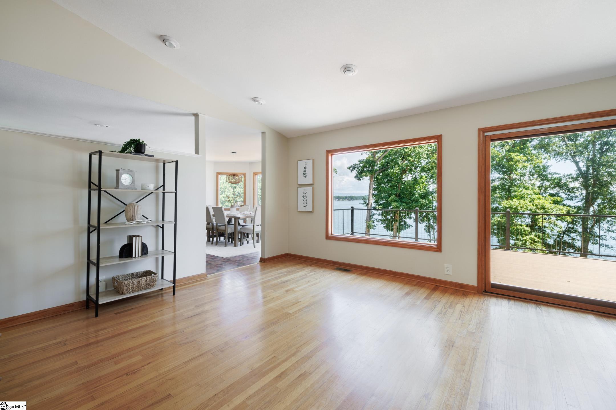 Seneca, South Carolina 29672, United States, 4 Bedrooms Bedrooms, ,4 BathroomsBathrooms,Residential,Contingent,161450