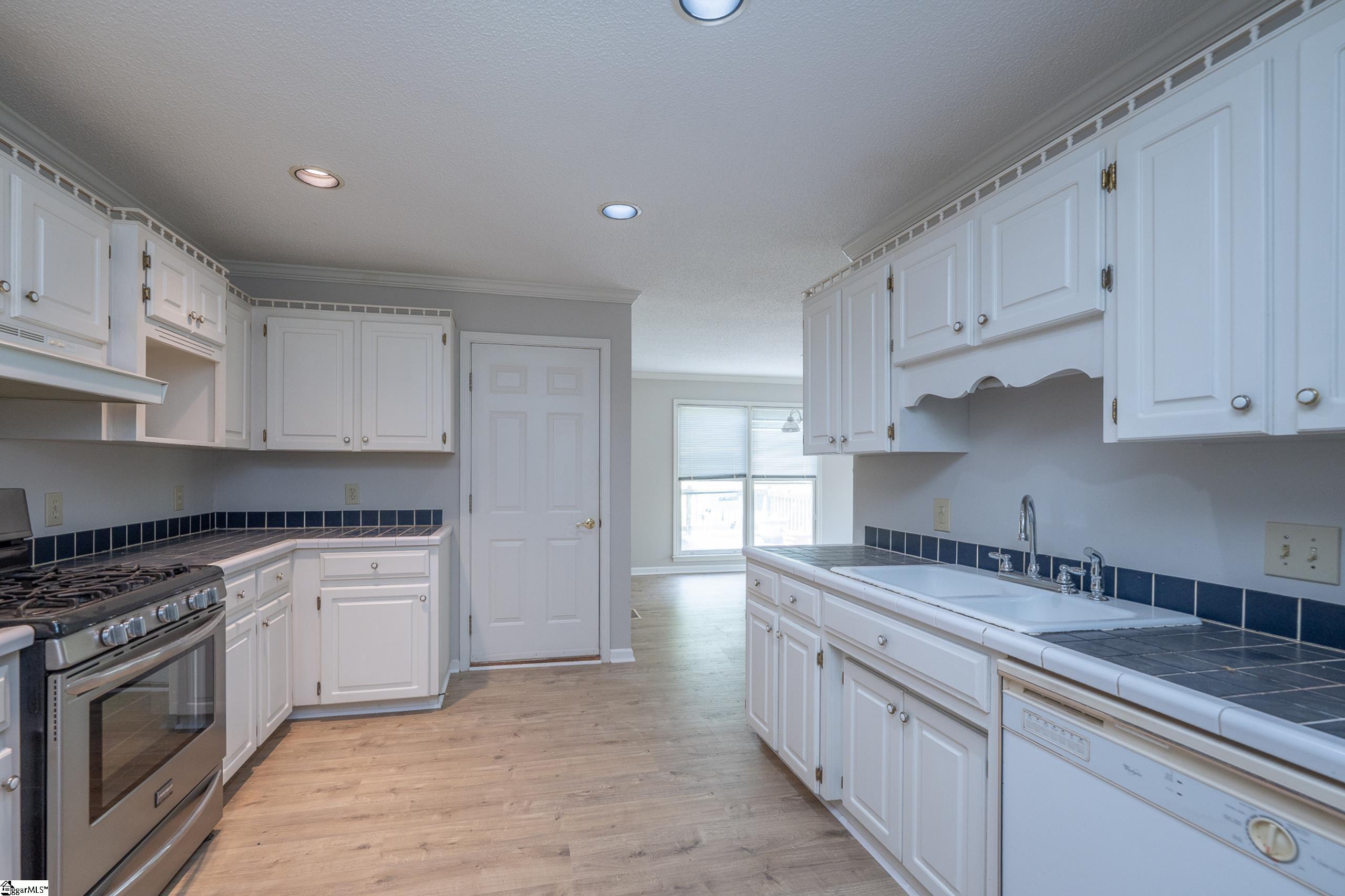 Taylors, South Carolina 29687, United States, 3 Bedrooms Bedrooms, ,2 BathroomsBathrooms,Residential,Active,195706