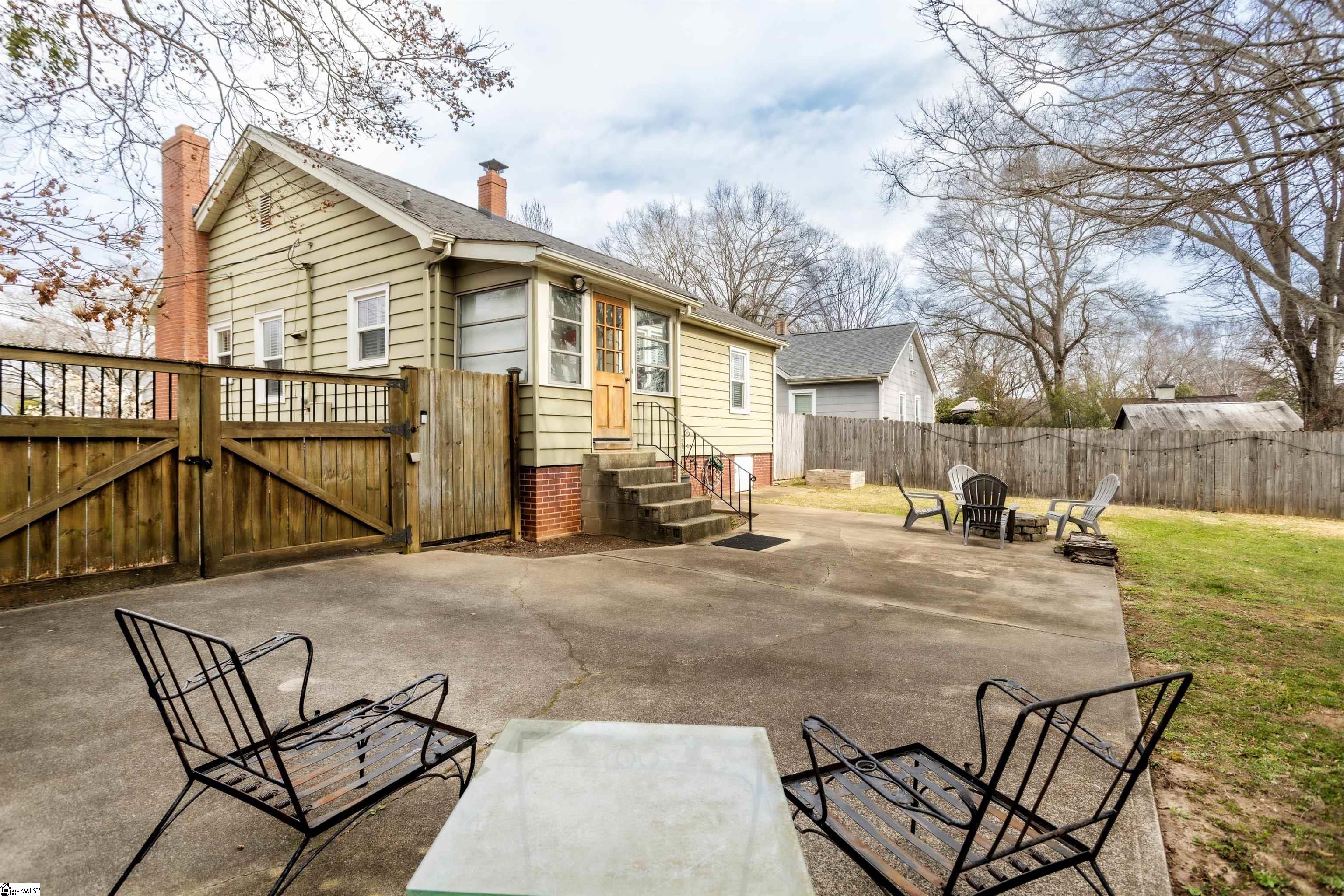 Greenville, South Carolina 29607, United States, 3 Bedrooms Bedrooms, ,1 BathroomBathrooms,Residential,Contingent,84548