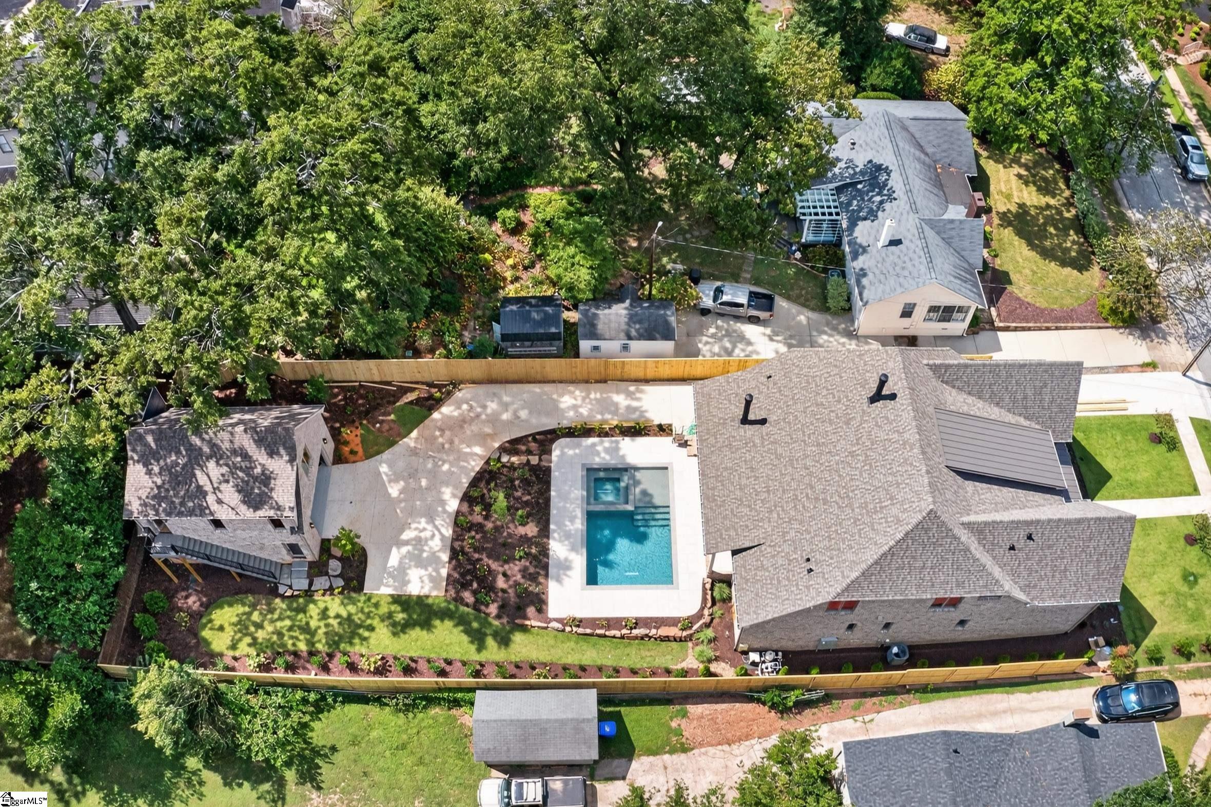 16 E Augusta Place