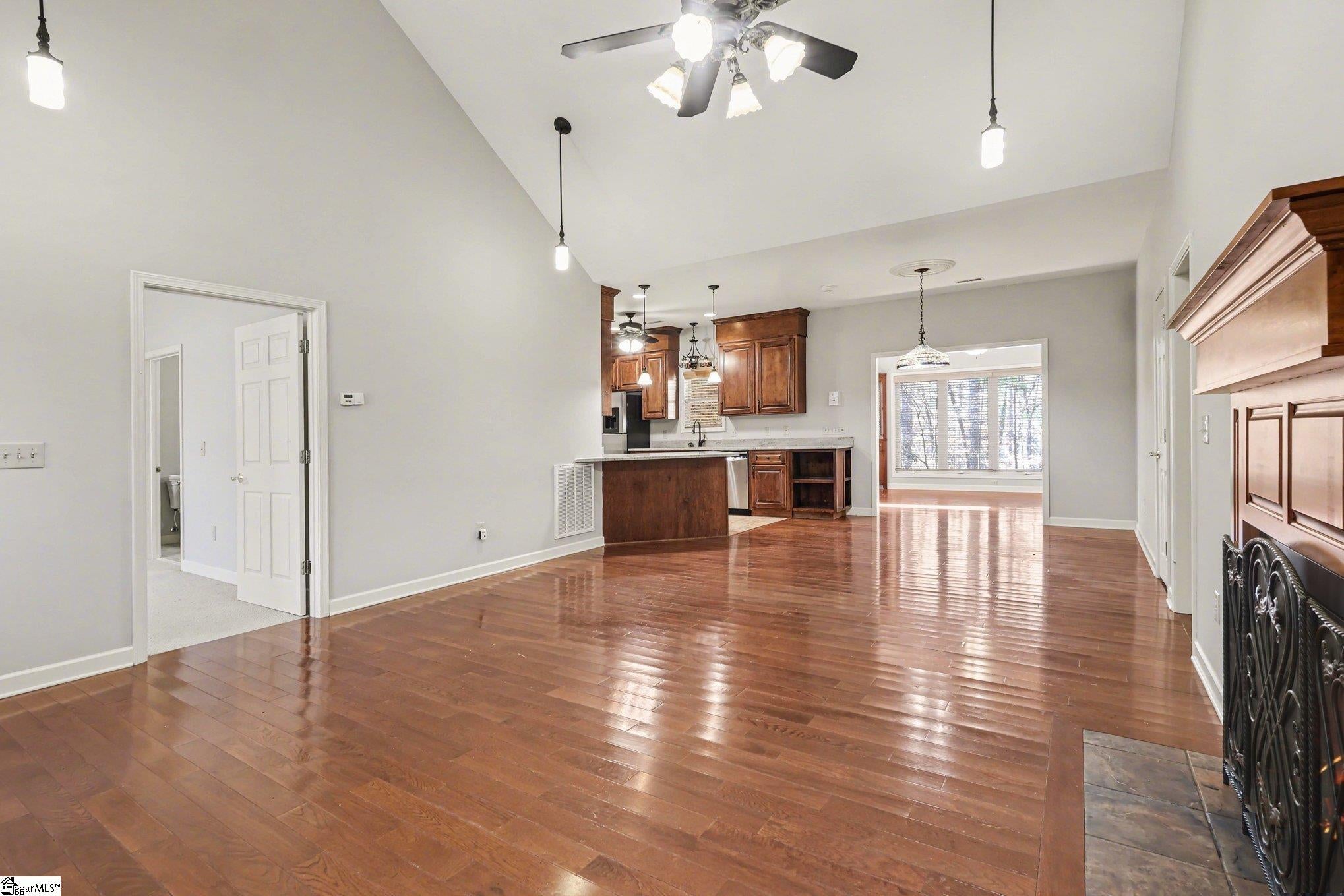 109 Oak Crest Circle