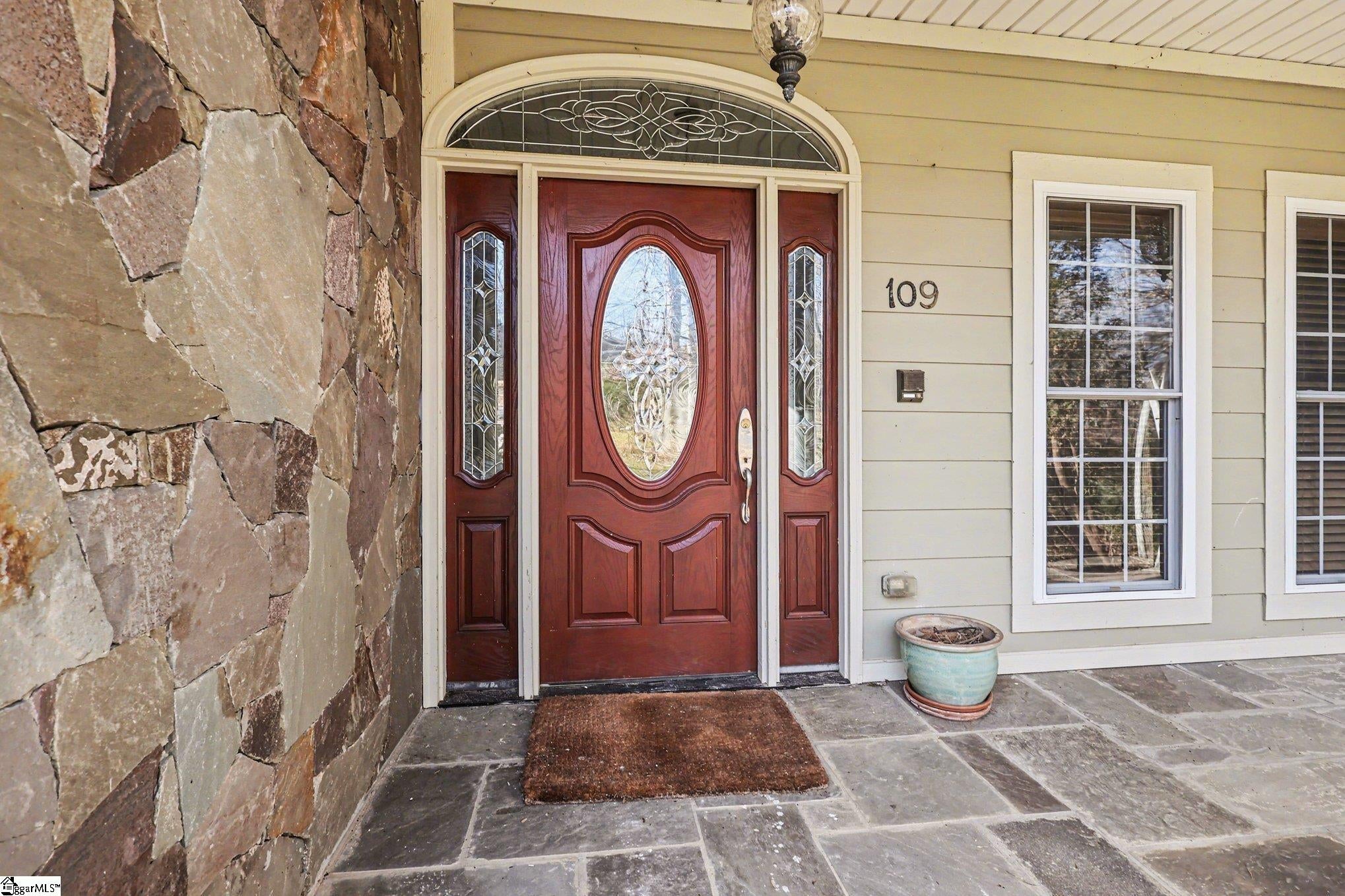 109 Oak Crest Circle