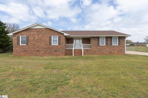 Photo of 417 Greenmeadow Circle, Anderson, SC 29626 (MLS # 1586313)