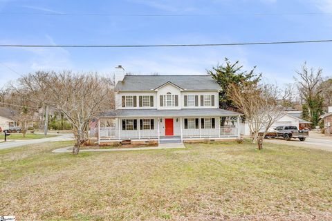 Photo of 301 Claremont Circle, Spartanburg, SC 29301 (MLS # 1578989)