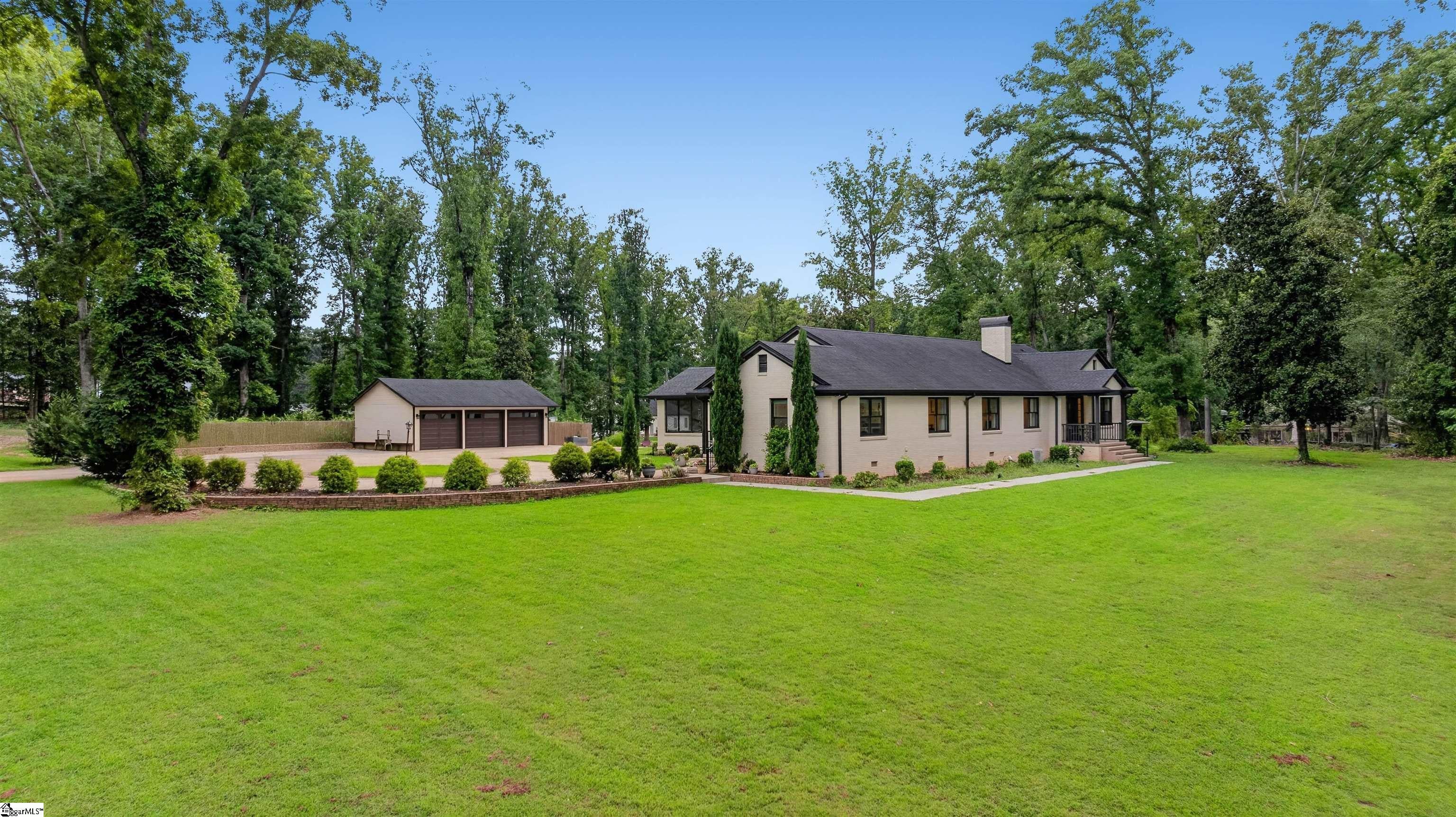 1035 Wo Ezell Boulevard