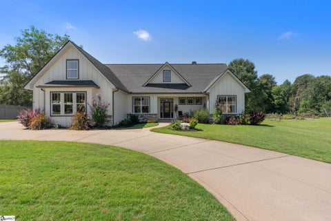 Photo of 17 Joan Drive, Taylors, SC 29687 (MLS # 1604150)