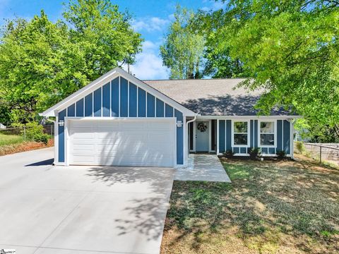 Photo of 4 Mcarthur Street, Greenville, SC 29611 (MLS # 1587557)