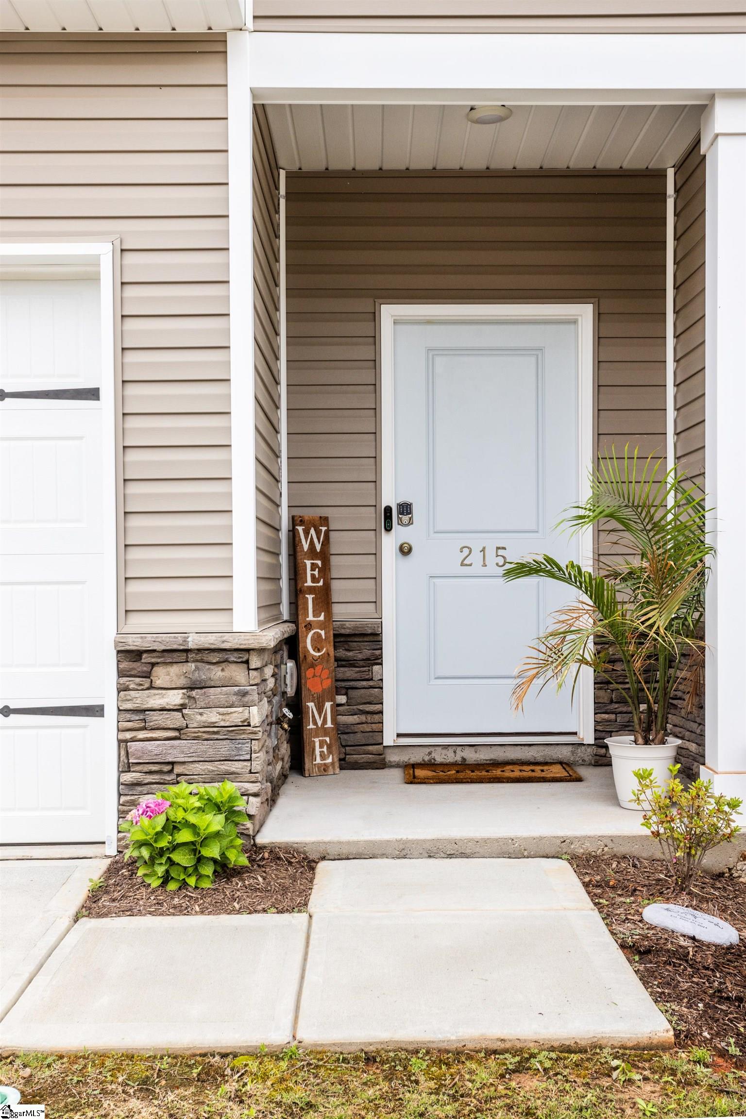 Greenville, South Carolina 29607, United States, 3 Bedrooms Bedrooms, ,3 BathroomsBathrooms,Residential,Contingent,142098