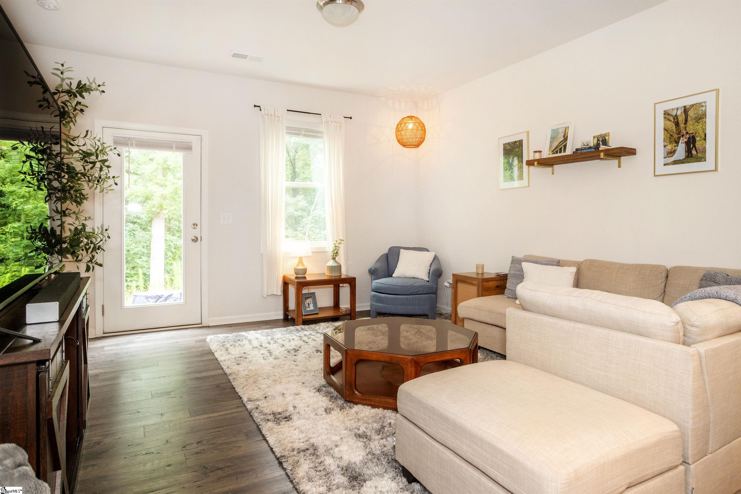 Greenville, South Carolina 29607, United States, 3 Bedrooms Bedrooms, ,3 BathroomsBathrooms,Residential,Contingent,142098