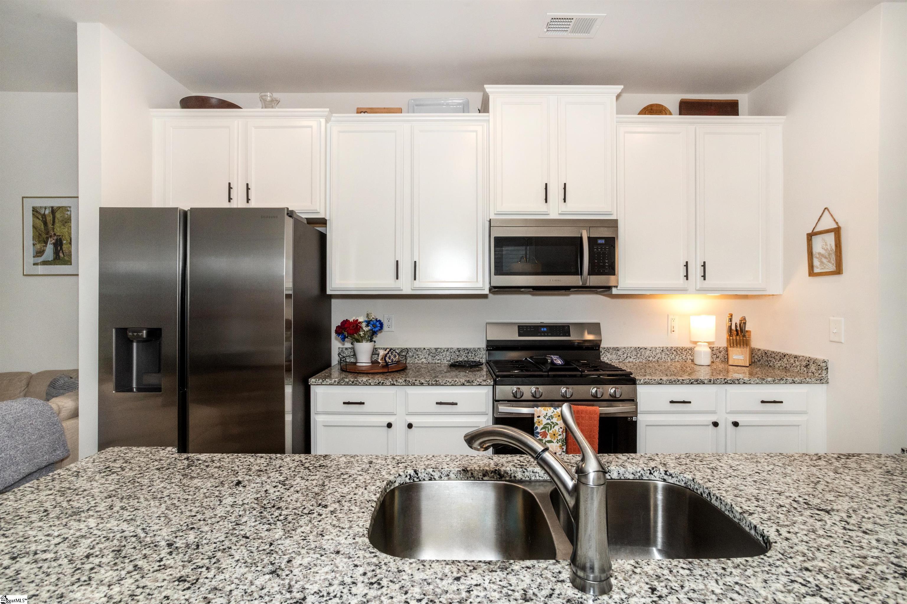 Greenville, South Carolina 29607, United States, 3 Bedrooms Bedrooms, ,3 BathroomsBathrooms,Residential,Contingent,142098