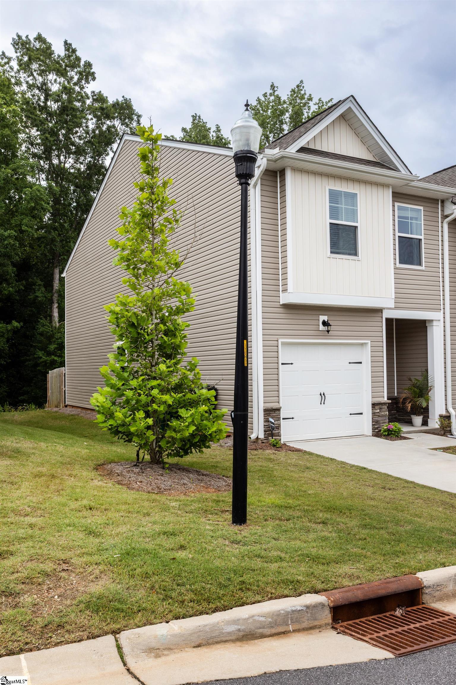 Greenville, South Carolina 29607, United States, 3 Bedrooms Bedrooms, ,3 BathroomsBathrooms,Residential,Contingent,142098