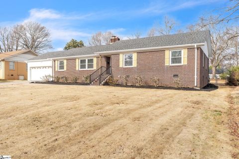 Photo of 9 Melbourne Lane, Greenville, SC 29615 (MLS # 1582423)