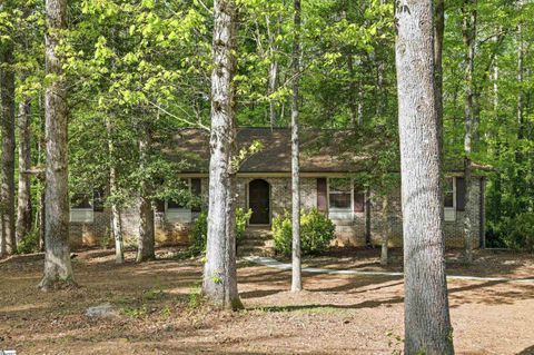 Photo of 122 Bellview Drive, Taylors, SC 29687 (MLS # 1588705)