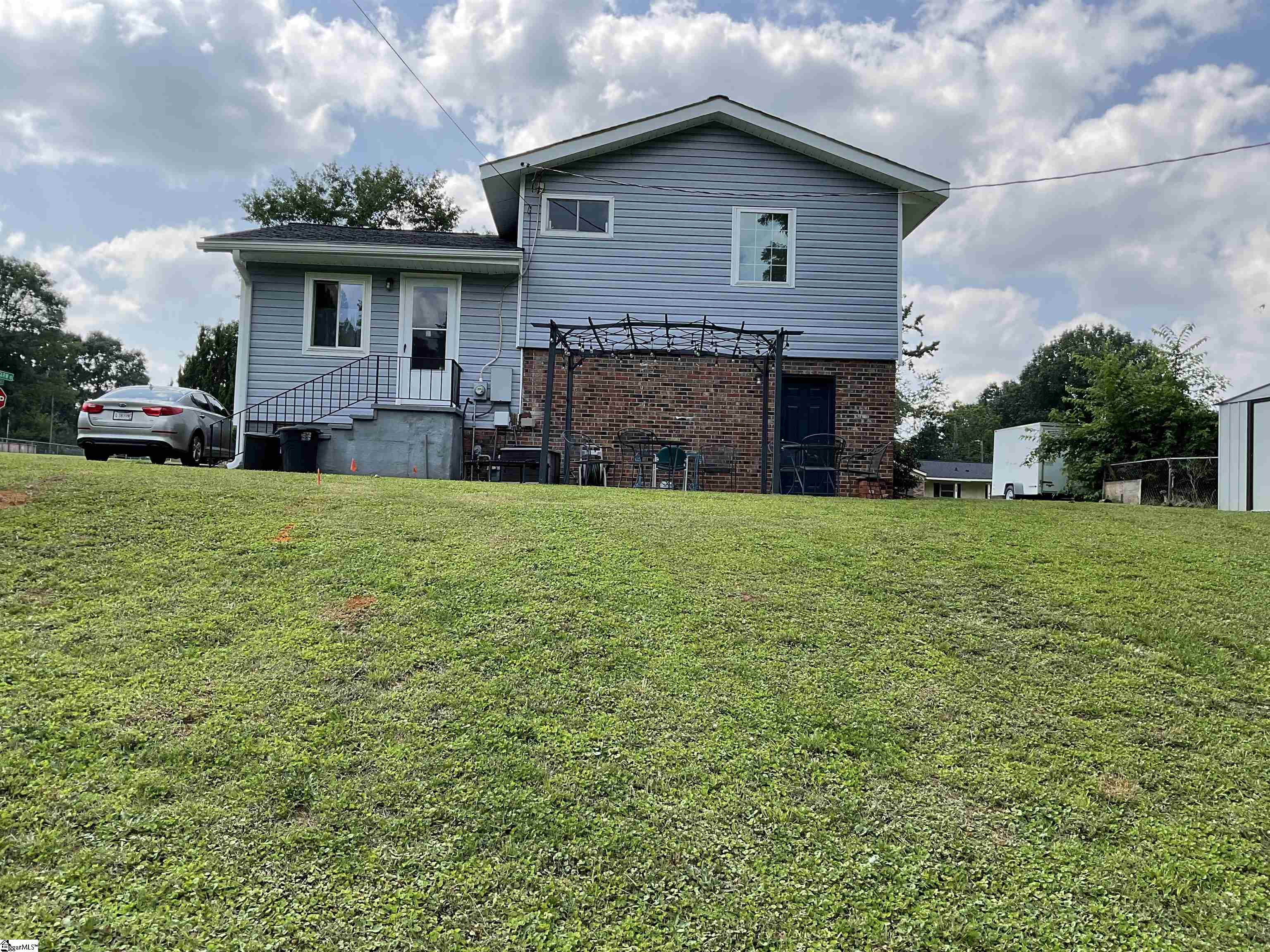 407 Old Farm Road