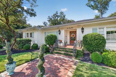 Photo of 641 Crystal Drive, Spartanburg, SC 29302 (MLS # 1606053)