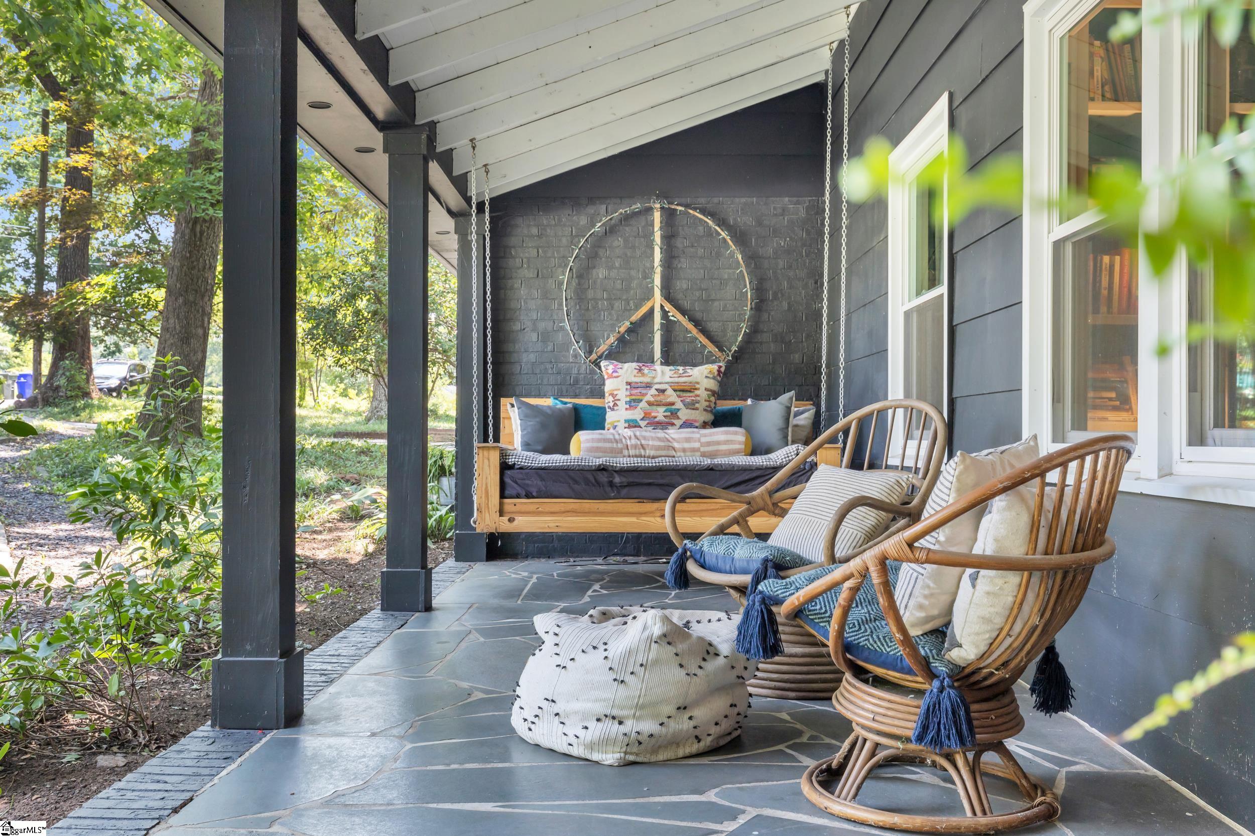 Greenville, South Carolina 29609, United States, 4 Bedrooms Bedrooms, ,3 BathroomsBathrooms,Residential,Contingent,169824