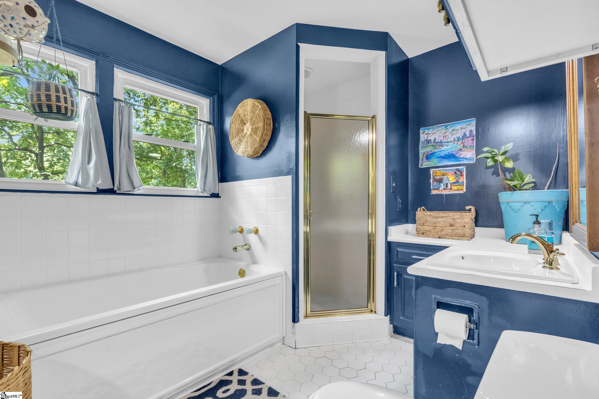 Greenville, South Carolina 29609, United States, 4 Bedrooms Bedrooms, ,3 BathroomsBathrooms,Residential,Contingent,169824