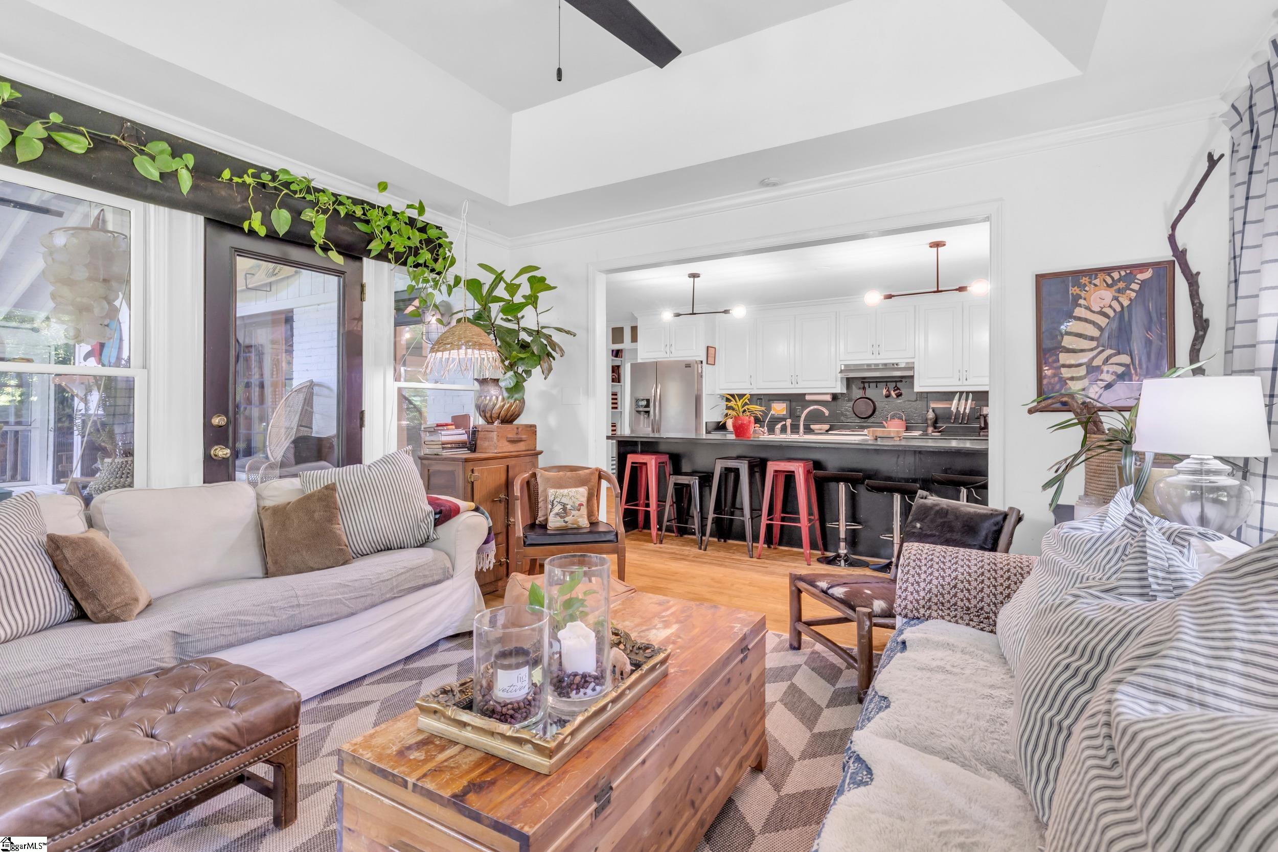 Greenville, South Carolina 29609, United States, 4 Bedrooms Bedrooms, ,3 BathroomsBathrooms,Residential,Contingent,169824