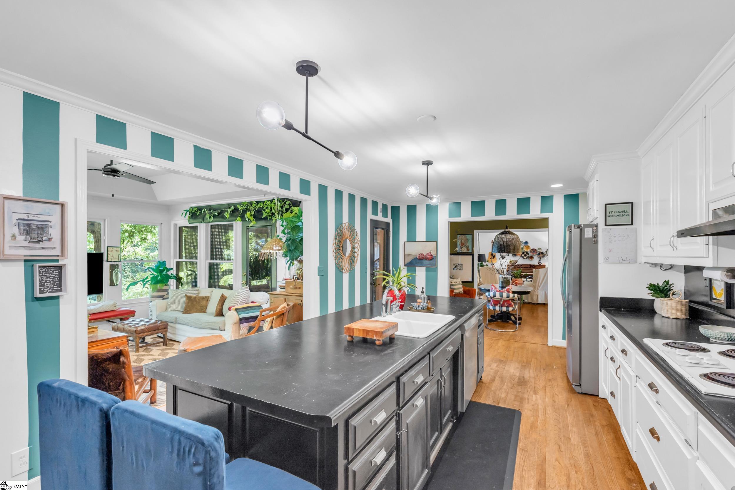 Greenville, South Carolina 29609, United States, 4 Bedrooms Bedrooms, ,3 BathroomsBathrooms,Residential,Contingent,169824