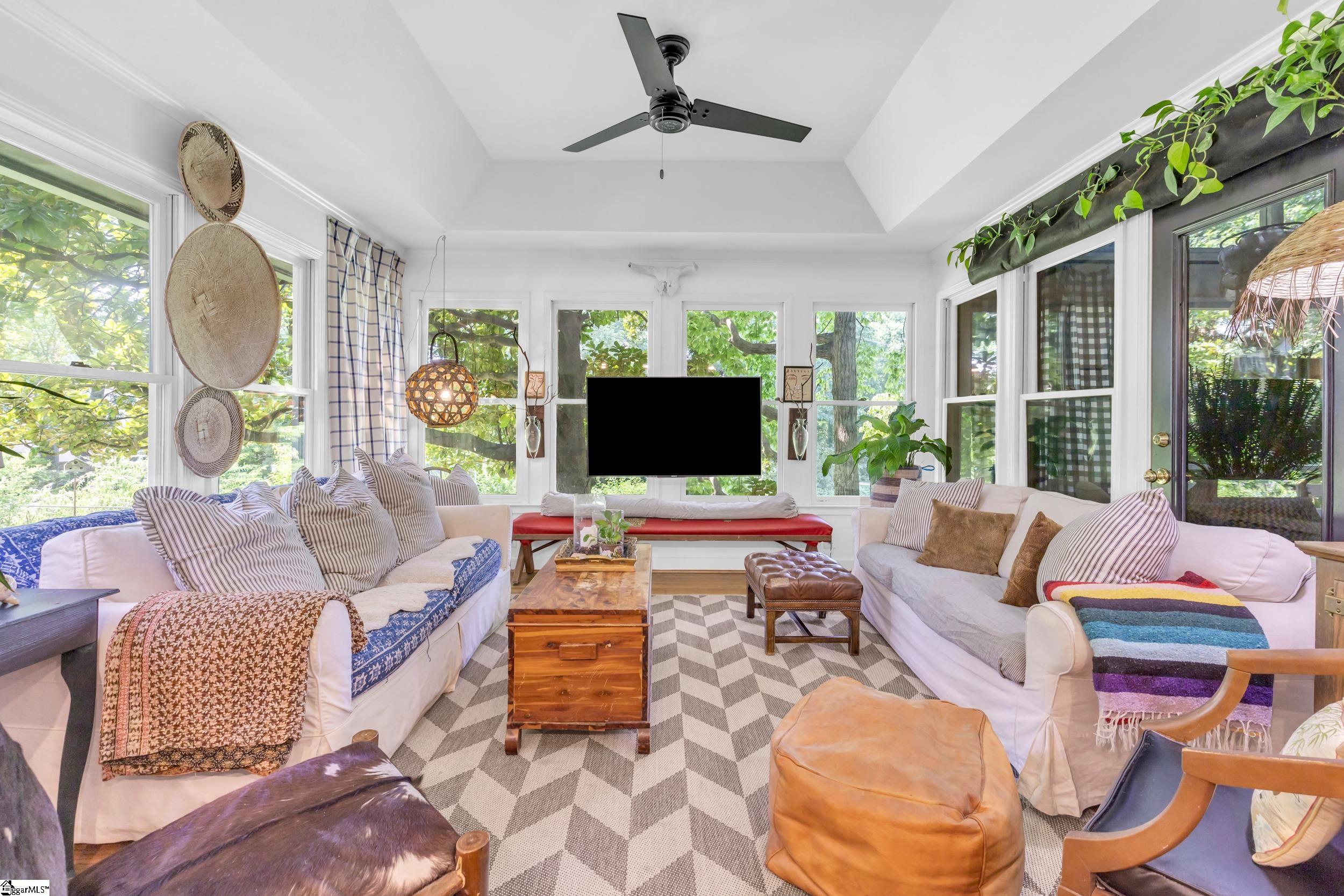 Greenville, South Carolina 29609, United States, 4 Bedrooms Bedrooms, ,3 BathroomsBathrooms,Residential,Contingent,169824