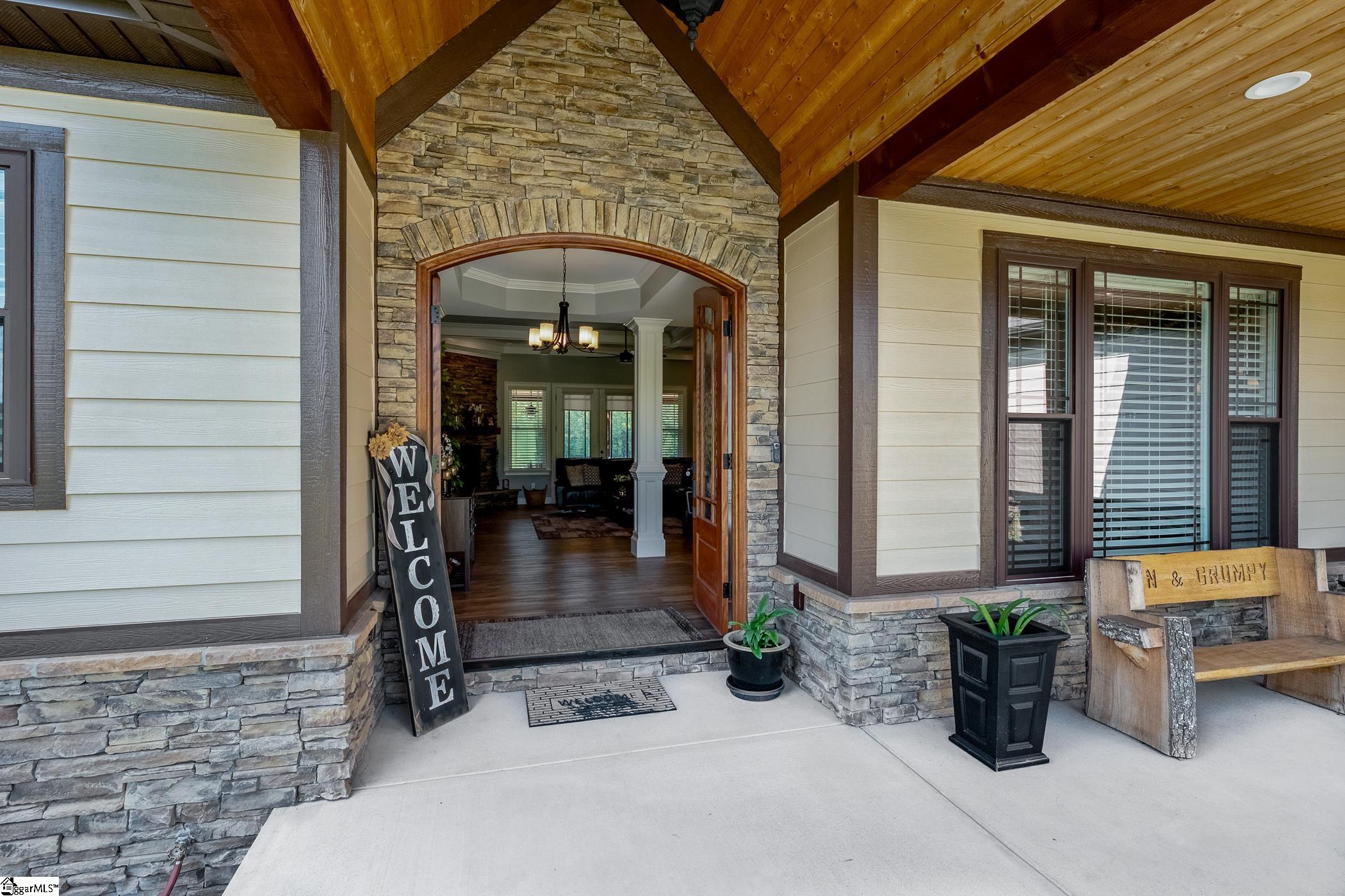 1055 Cross Country Lane