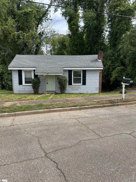 Photo of 584 Wildwood Drive, Spartanburg, SC 29306 (MLS # 1588993)