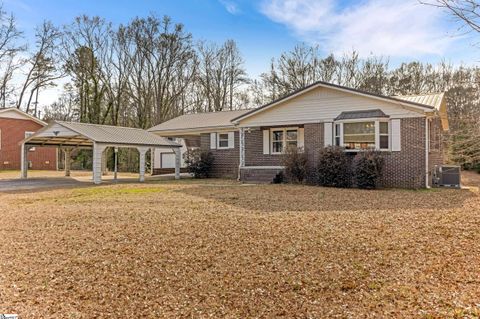 Photo of 426 Meadowbrook Avenue, Woodruff, SC 29388 (MLS # 1581866)