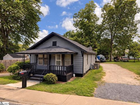 Photo of 214 Alice Avenue, Greenville, SC 29611 (MLS # 1587278)