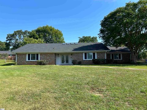 106 Quaker Court Mauldin SC 29662