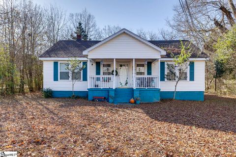 Photo of 524 Fleming Street, Laurens, SC 29360 (MLS # 1577943)