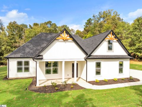Photo of 101 E Peninsula Drive, Laurens, SC 29360 (MLS # 1571368)