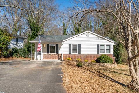 Photo of 821 Magness Drive, Spartanburg, SC 29303 (MLS # 1580008)
