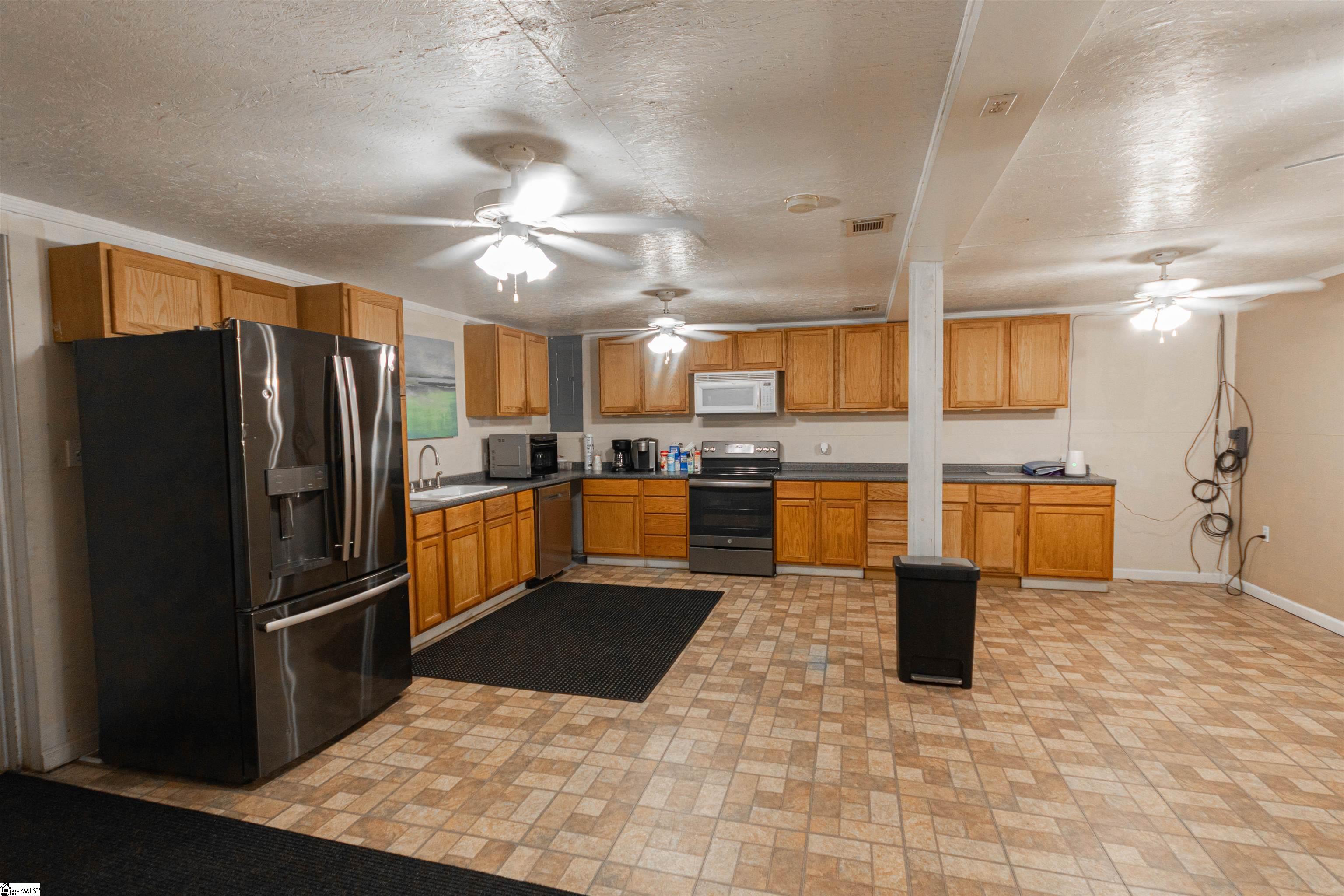 Greenwood, South Carolina 29649, United States, ,3 BathroomsBathrooms,Commercial,Active,182059