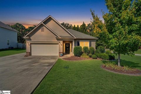 Photo of 100 Amherst Way, Easley, SC 29642 (MLS # 1592352)