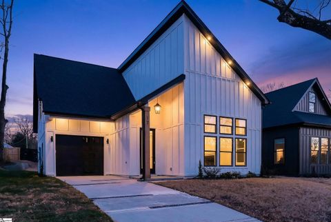 Photo of 17 Beck Avenue, Greenville, SC 29605 (MLS # 1578083)