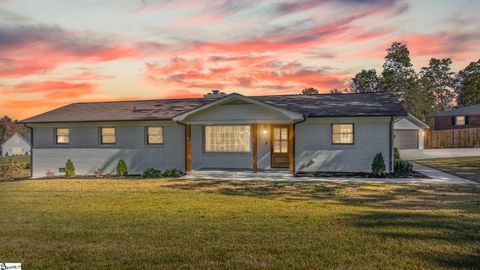 Photo of 824 Cumberland Drive, Greer, SC 29651 (MLS # 1574321)