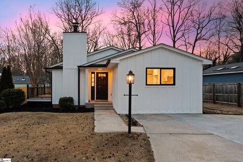 Photo of 1005 Summit Drive, Greenville, SC 29609 (MLS # 1580961)