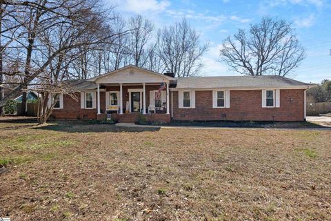 Photo of 218 Crestwood Drive, Greenville, SC 29609 (MLS # 1584286)