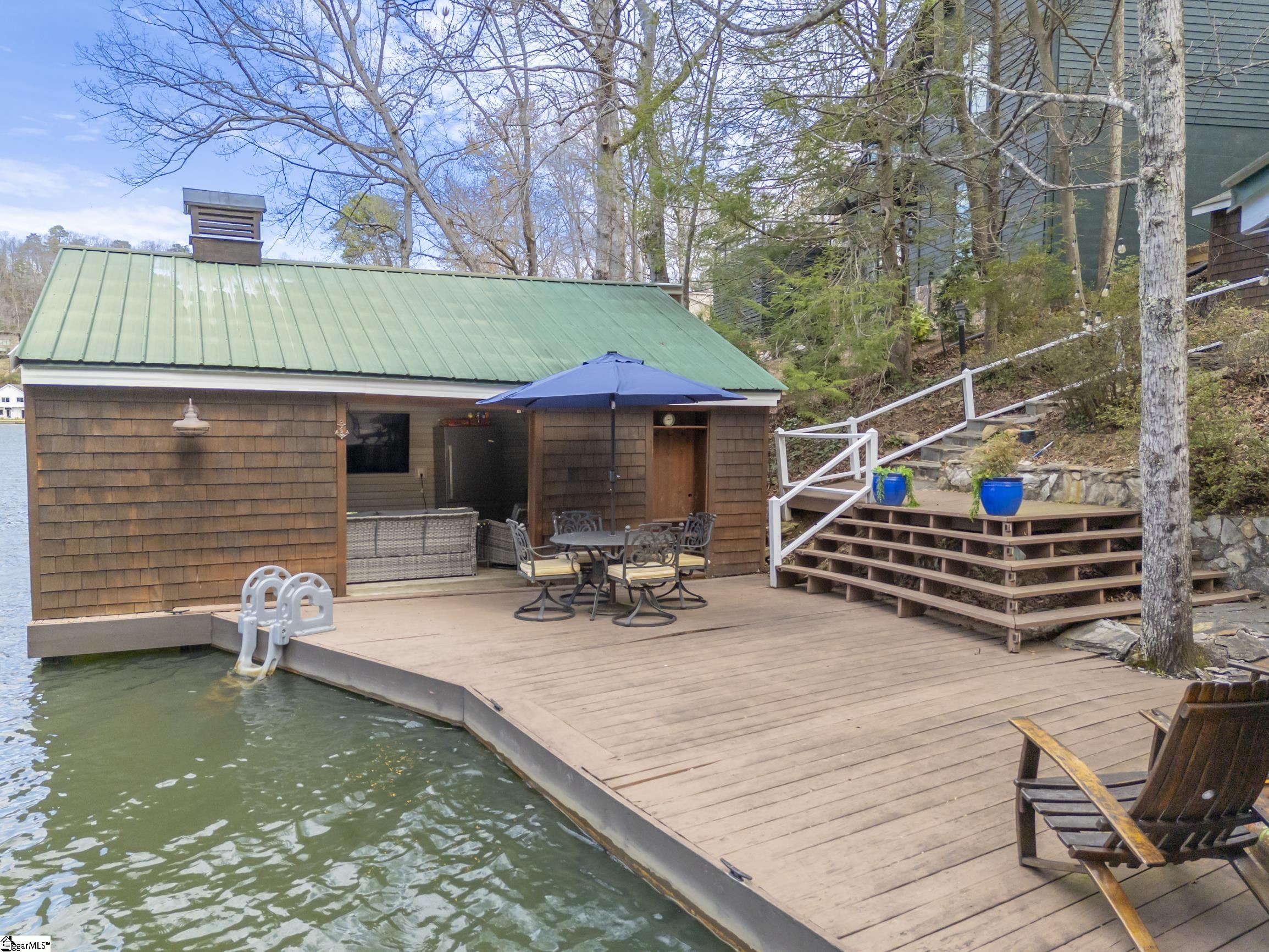 1028 E Lakeshore Drive
