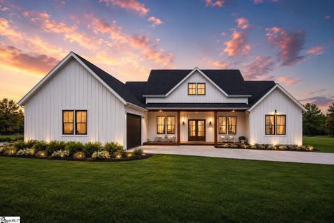 Photo of 7 Autumn Leaves Way, Marietta, SC 29661 (MLS # 1597026)