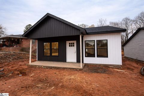 Photo of 20 Poplar Street, Woodruff, SC 29388 (MLS # 1582536)