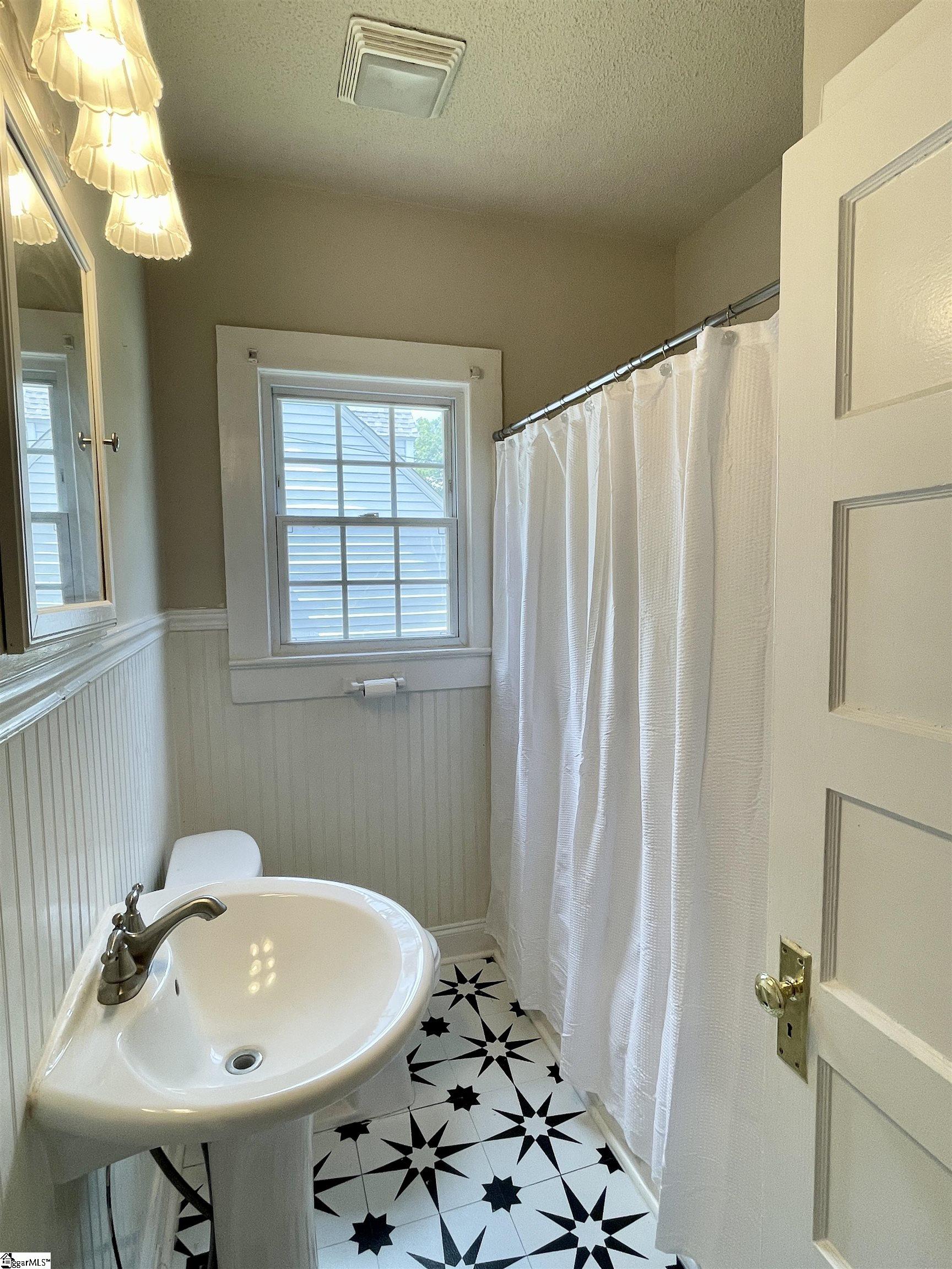 Laurens, South Carolina 29360, United States, 2 Bedrooms Bedrooms, ,1 BathroomBathrooms,Residential,Active,180946