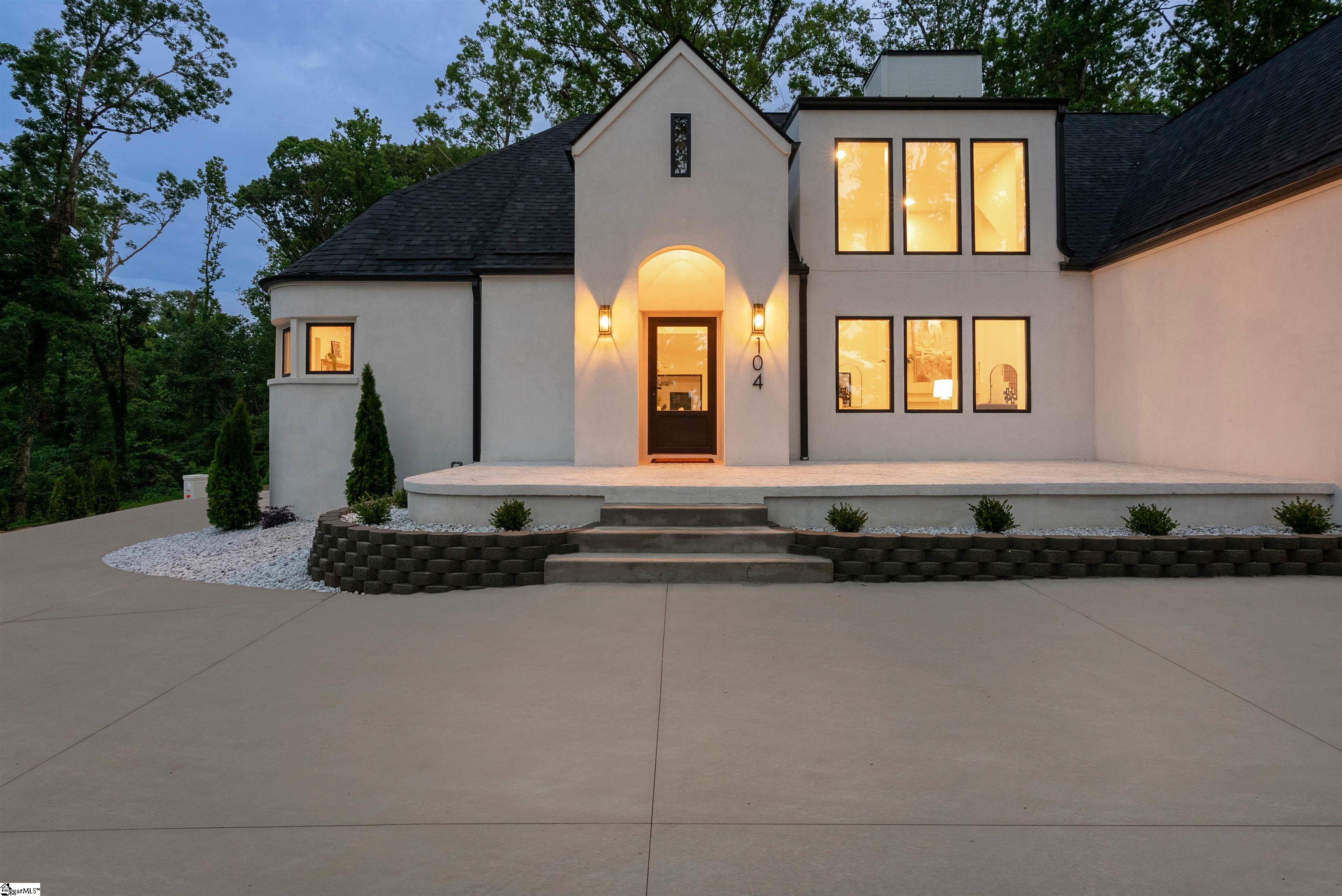 104 Arrowhead Circle