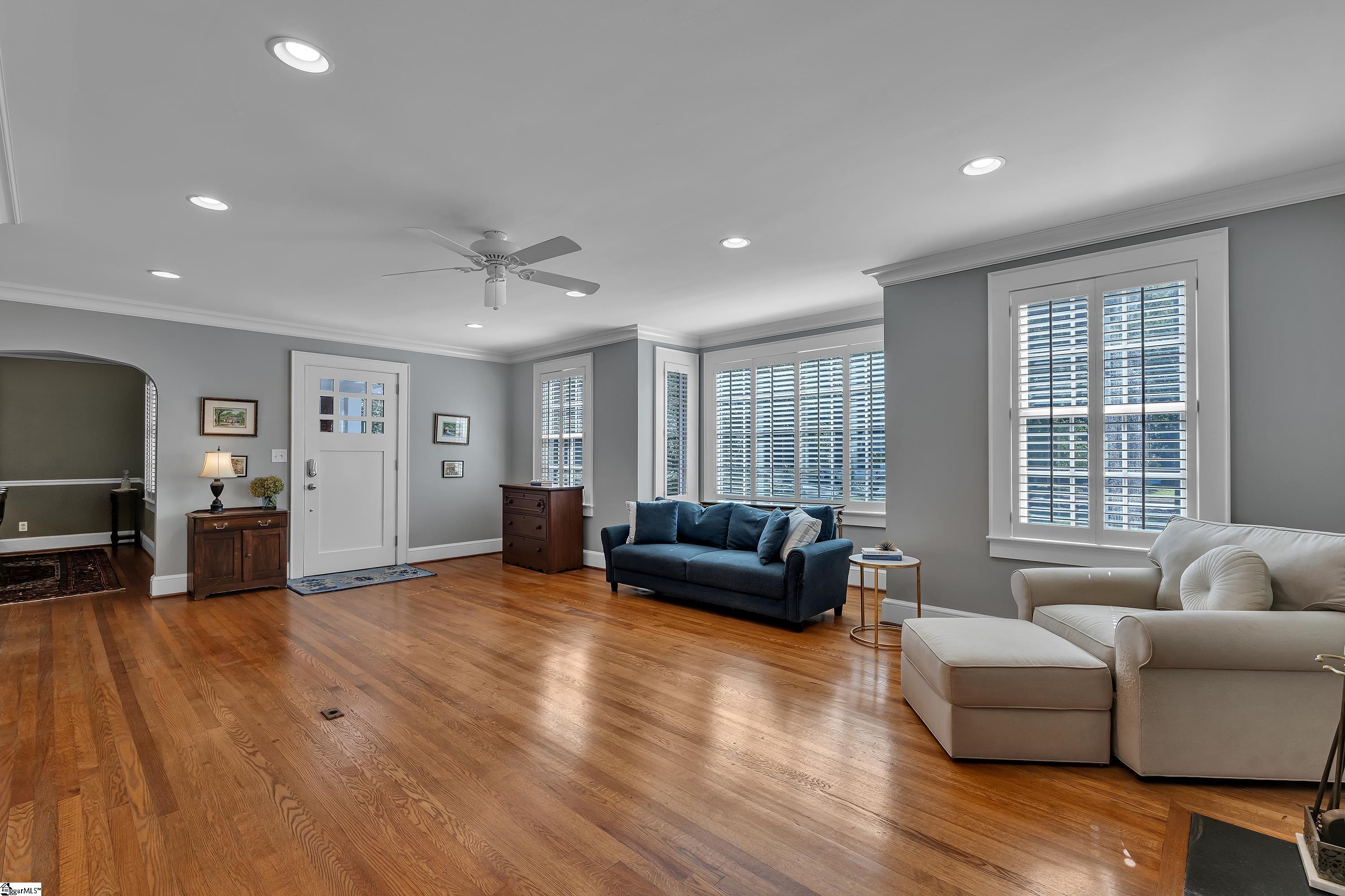 46 W Hillcrest Drive