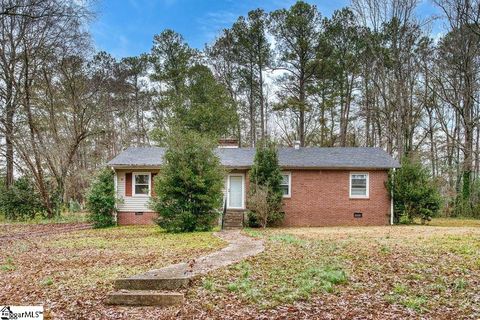 Photo of 101 Simmons Drive, Clinton, SC 29325 (MLS # 1577426)