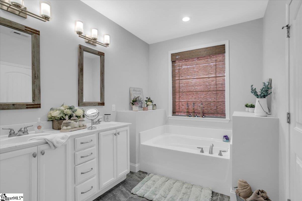 Simpsonville, South Carolina 29681, United States, 3 Bedrooms Bedrooms, ,2 BathroomsBathrooms,Residential,Active,97207