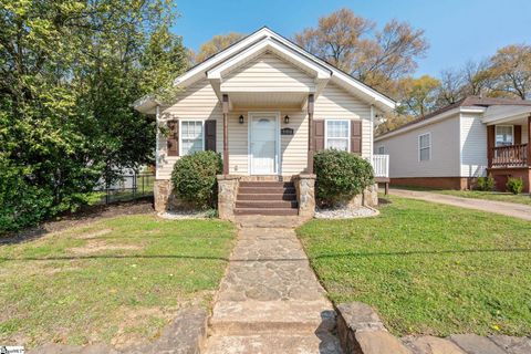 Photo of 900 Green Avenue, Greenville, SC 29605 (MLS # 1586383)